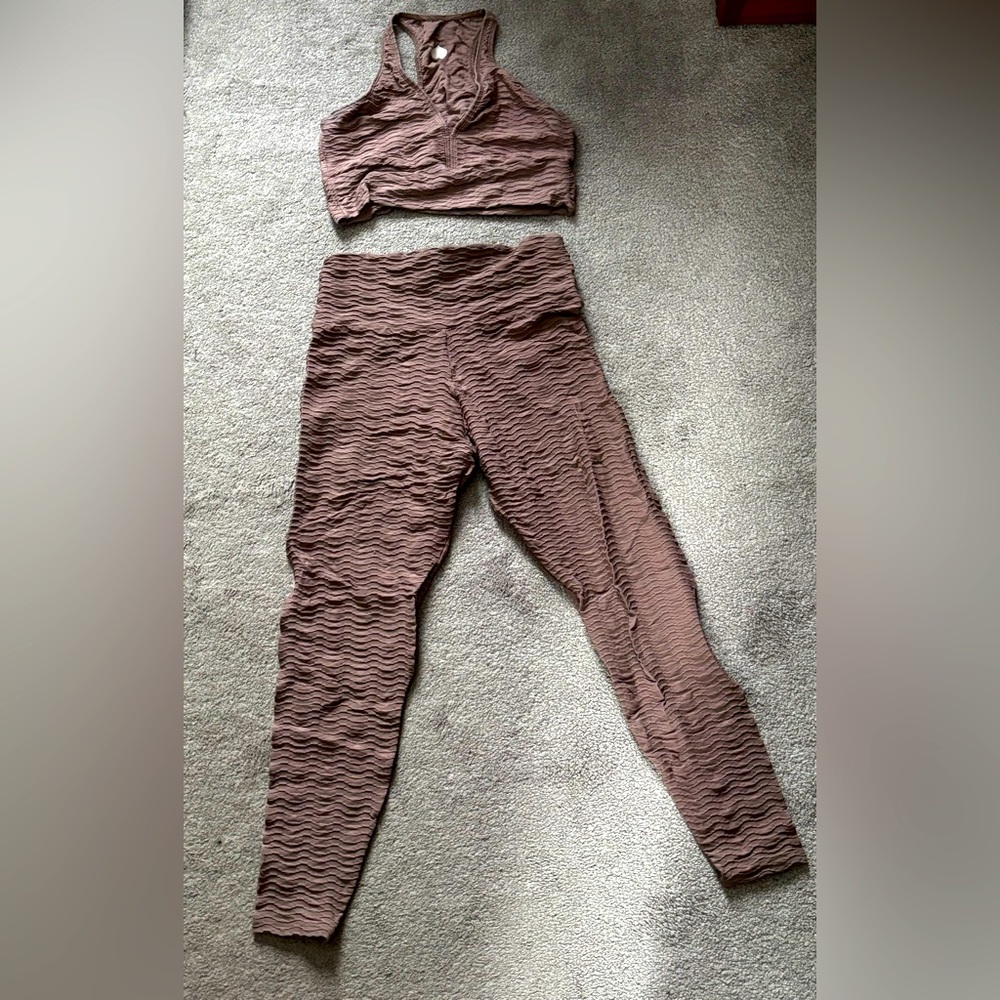 2 piece exercise leggings and sports bra
